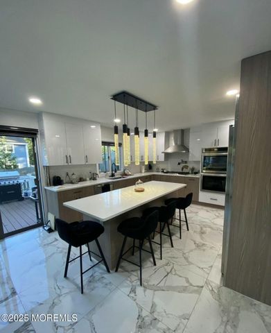 604 Van Note Parkway, Oakhurst, NJ 07755