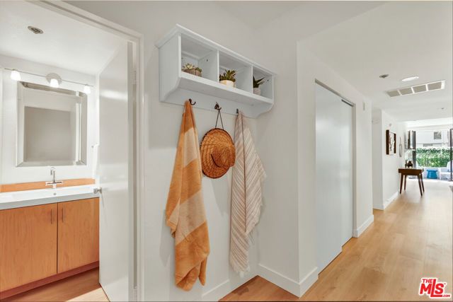 2960 Neilson Way 105, Santa Monica, CA 90405