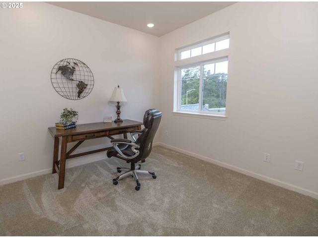 1577 37TH St, Florence, OR 97439