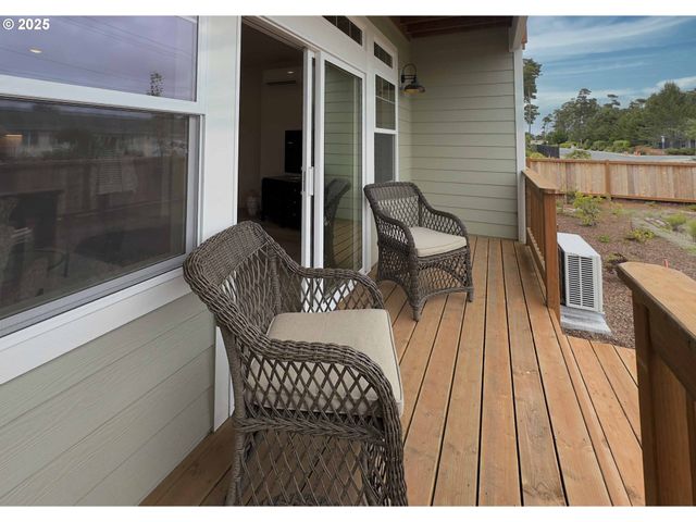 1577 37TH St, Florence, OR 97439