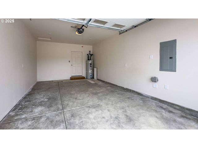 1577 37TH St, Florence, OR 97439