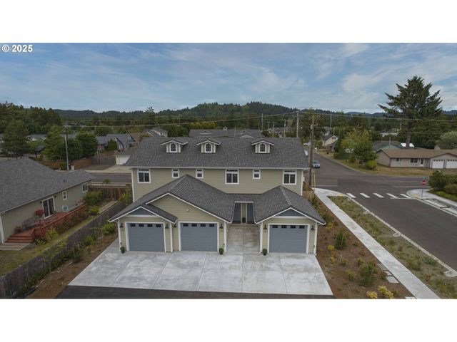 1577 37TH St, Florence, OR 97439