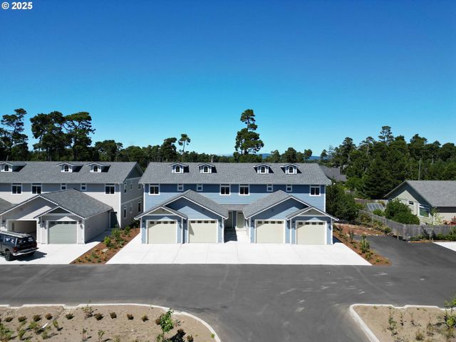 1577 37TH St, Florence, OR 97439