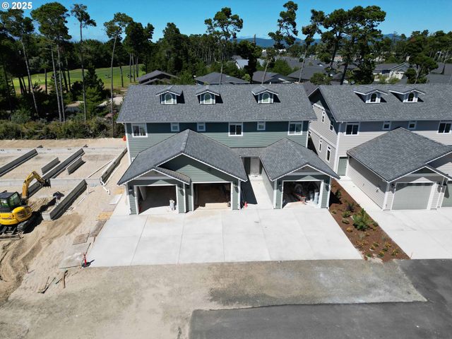 1577 37TH St, Florence, OR 97439