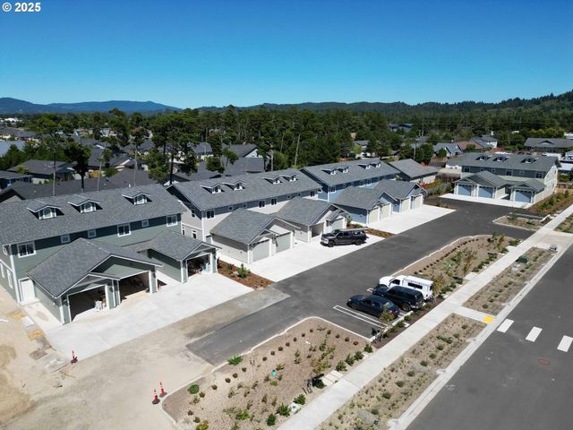 1577 37TH St, Florence, OR 97439