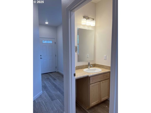 1577 37TH St, Florence, OR 97439