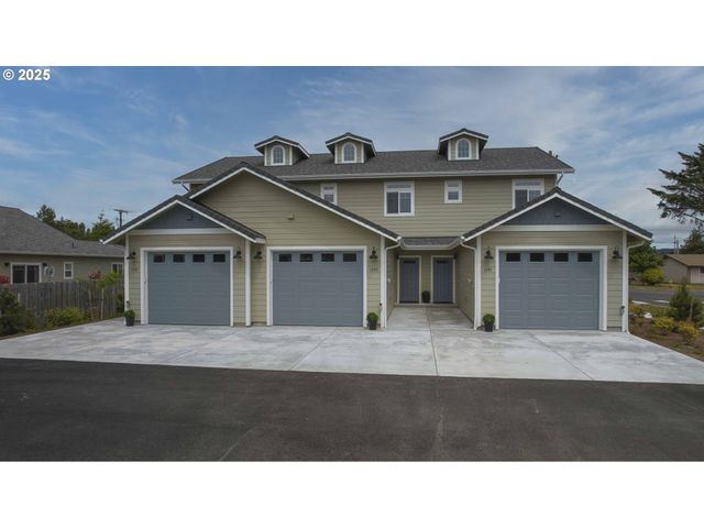 1577 37TH St, Florence, OR 97439
