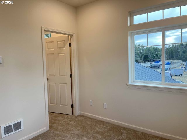 1577 37TH St, Florence, OR 97439