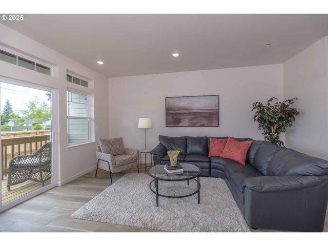 1577 37TH St, Florence, OR 97439