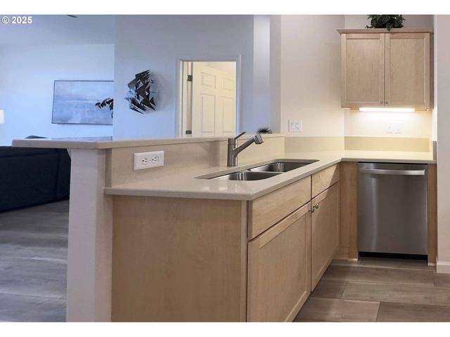 1577 37TH St, Florence, OR 97439