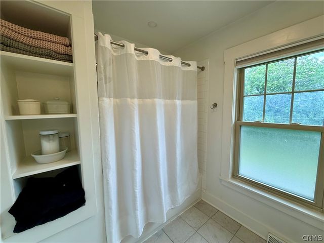 136 Kensington Place, Syracuse, NY 13210