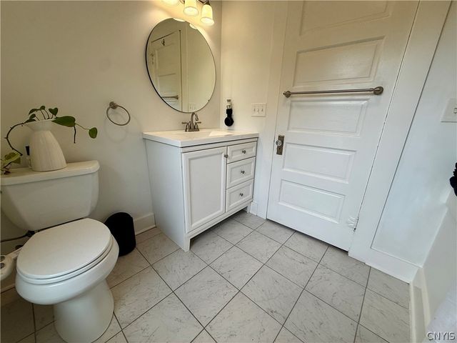 136 Kensington Place, Syracuse, NY 13210