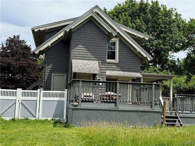 136 Kensington Place, Syracuse, NY 13210