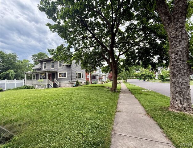 136 Kensington Place, Syracuse, NY 13210
