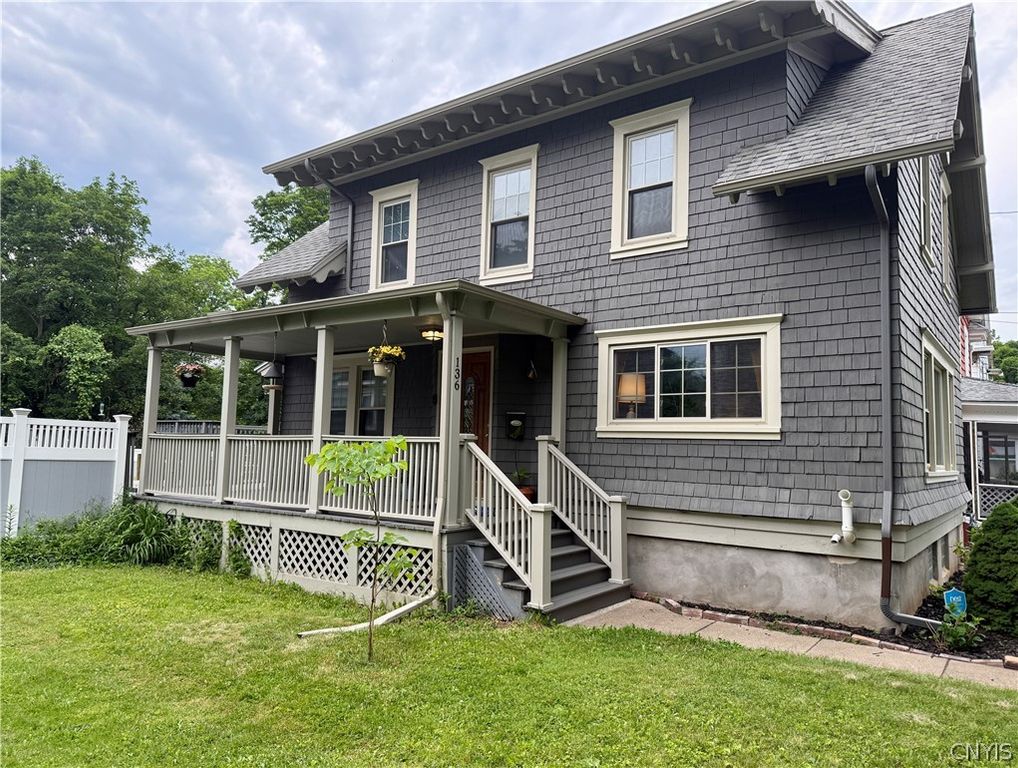 136 Kensington Place, Syracuse, NY 13210
