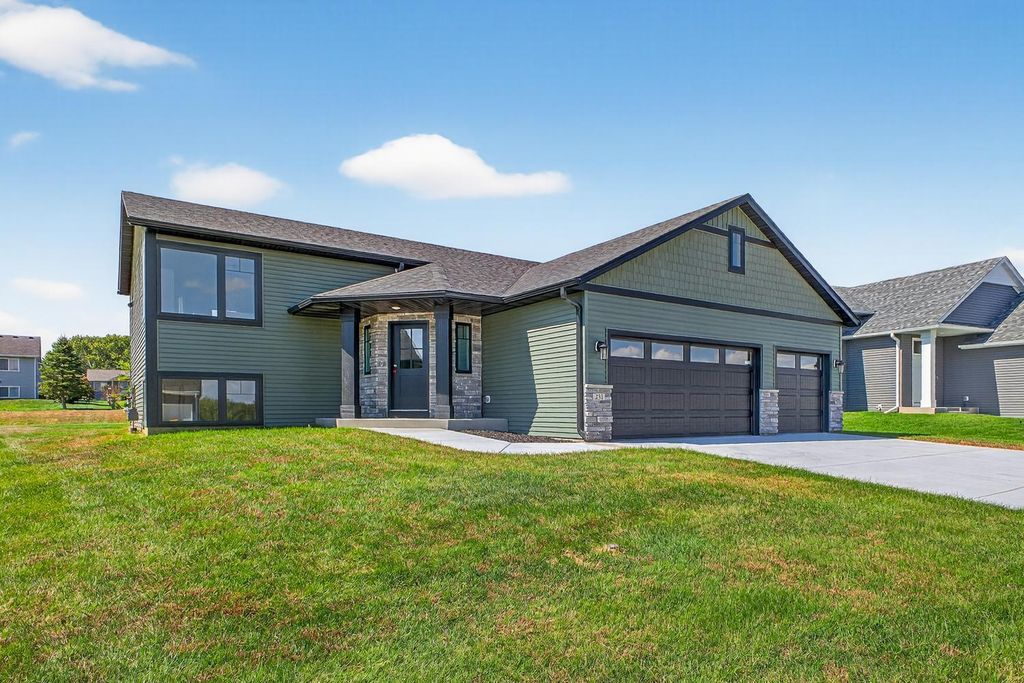 251 Stonelake Drive SE, Rochester, MN 55904