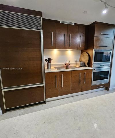 475 Brickell Ave 2115, Miami, FL 33131