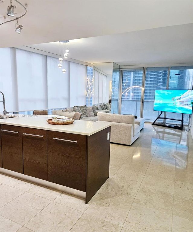 475 Brickell Ave 2115, Miami, FL 33131
