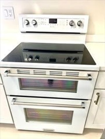 15 Linden Pl 3rd Flr, Dedham, MA 02026