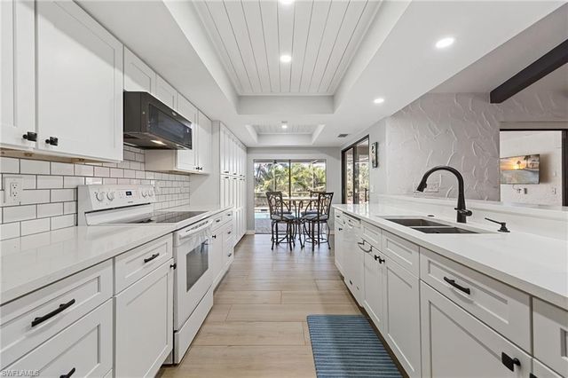 9876 White Sands PL, Bonita Springs, FL 34135