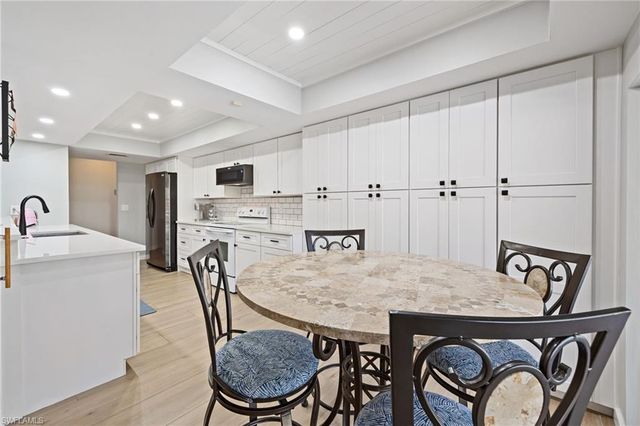 9876 White Sands PL, Bonita Springs, FL 34135