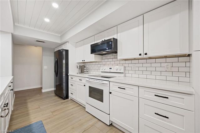 9876 White Sands PL, Bonita Springs, FL 34135