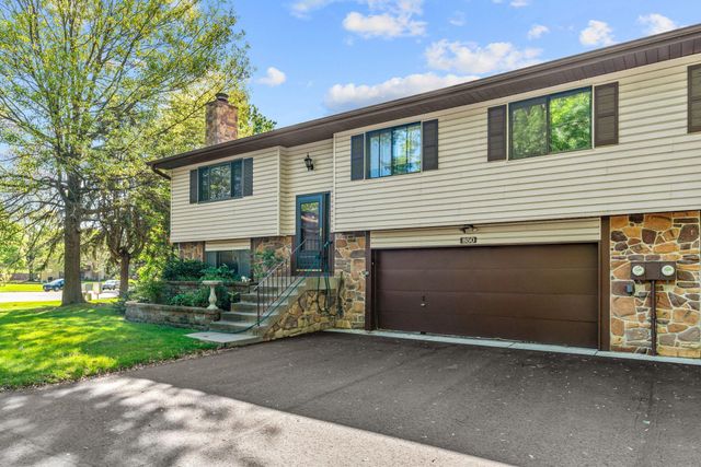 850 Martha Lake Court, Shoreview, MN 55126