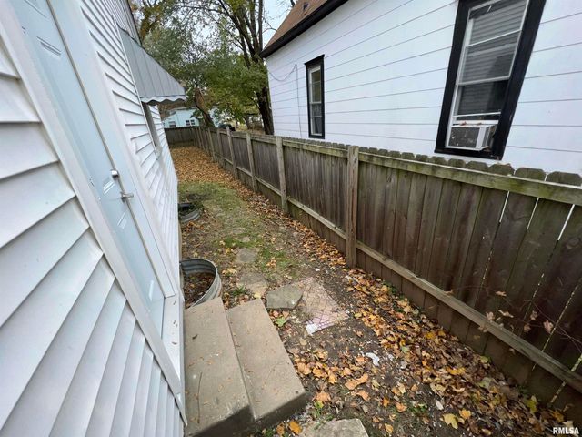 820 W VIRGINIA Avenue, Peoria, IL 61604