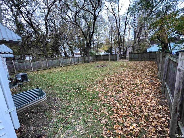 820 W VIRGINIA Avenue, Peoria, IL 61604
