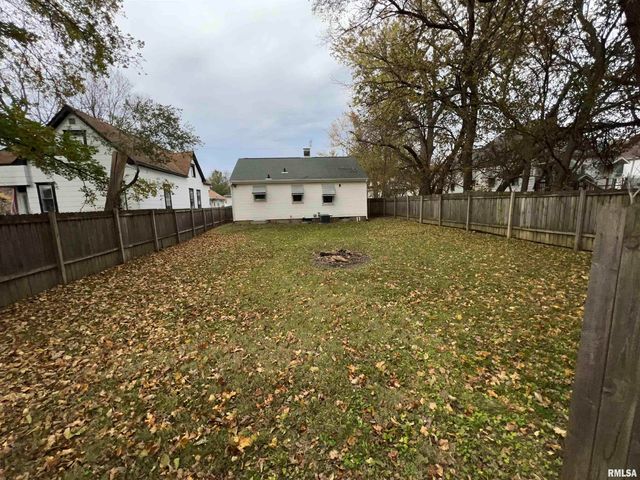 820 W VIRGINIA Avenue, Peoria, IL 61604