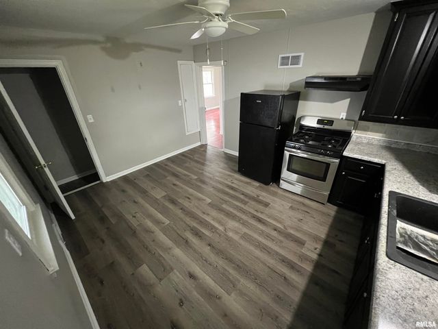 820 W VIRGINIA Avenue, Peoria, IL 61604