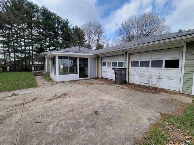 24713 Penwell Avenue, Elkhart, IN 46516