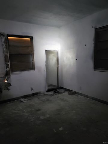 24713 Penwell Avenue, Elkhart, IN 46516