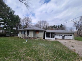 24713 Penwell Avenue, Elkhart, IN 46516