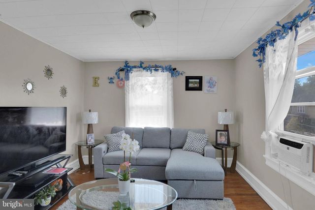228 PLEASANT ST E, Hammonton, NJ 08037