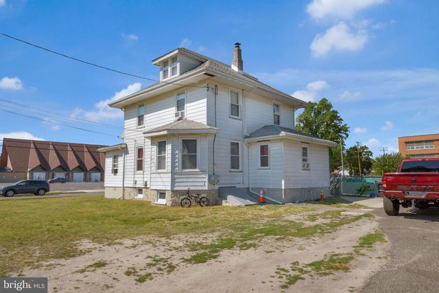 228 PLEASANT ST E, Hammonton, NJ 08037