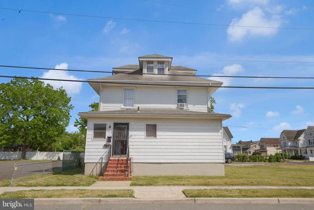 228 PLEASANT ST E, Hammonton, NJ 08037