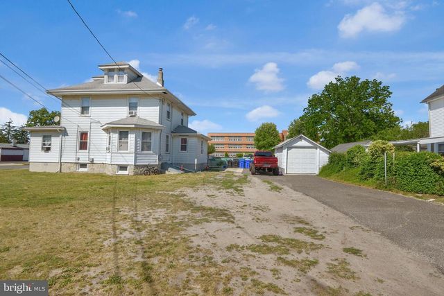 228 PLEASANT ST E, Hammonton, NJ 08037