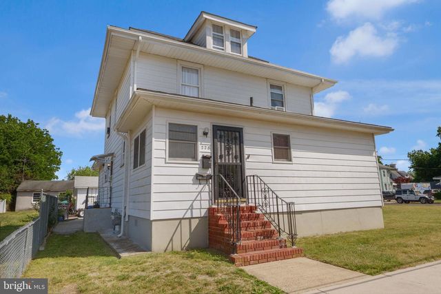 228 PLEASANT ST E, Hammonton, NJ 08037