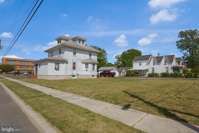 228 PLEASANT ST E, Hammonton, NJ 08037