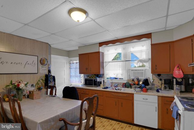 228 PLEASANT ST E, Hammonton, NJ 08037