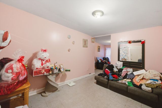 8914 S Exchange Avenue, Chicago, IL 60617