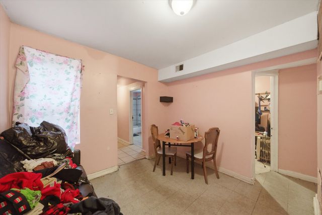 8914 S Exchange Avenue, Chicago, IL 60617