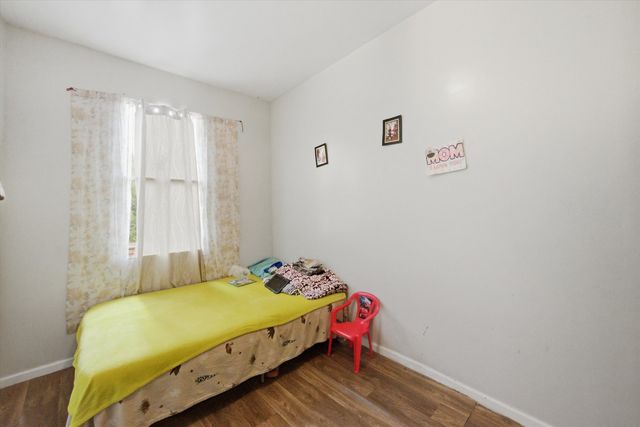 8914 S Exchange Avenue, Chicago, IL 60617