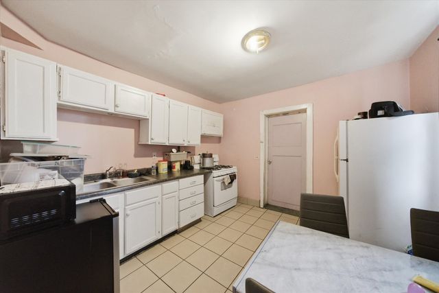 8914 S Exchange Avenue, Chicago, IL 60617