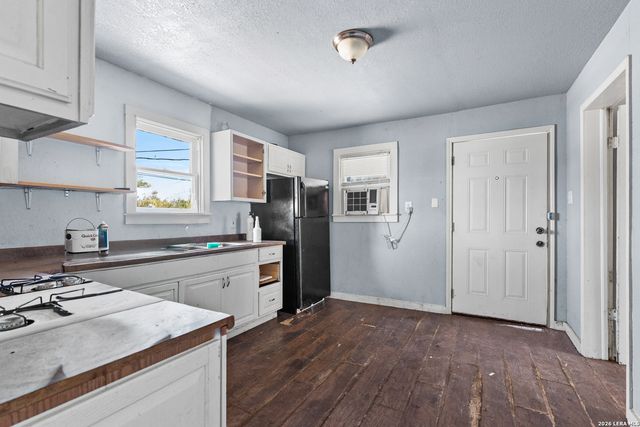 829 N Goodrich, Seguin, TX 78155