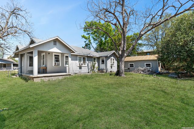 829 N Goodrich, Seguin, TX 78155