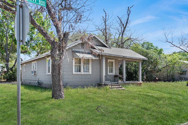 829 N Goodrich, Seguin, TX 78155
