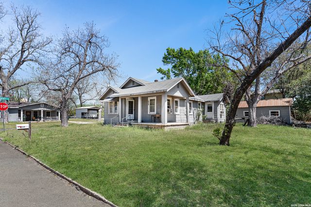 829 N Goodrich, Seguin, TX 78155