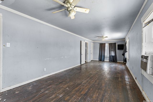829 N Goodrich, Seguin, TX 78155
